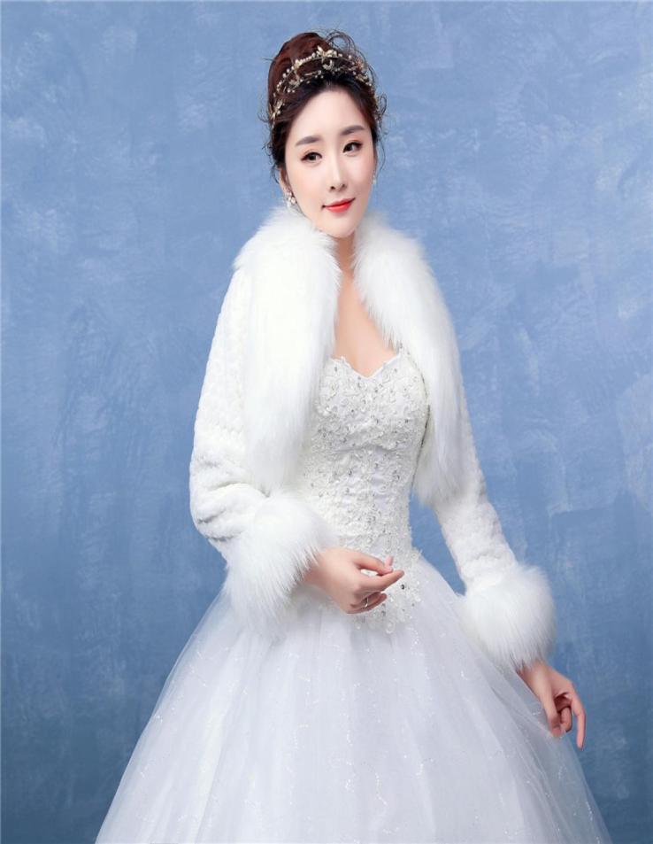 Real sample Whole Winter Wedding Coat Bridal Fur Shawl white Long Sleeve Brides Formal Accessories Faux Fur good quality Wrap7881799
Real sample Whole Winter Wedding Coat Bridal Fur Shawl white Long Sleeve Brides Formal Accessories Faux Fur good quality Wrap7881799