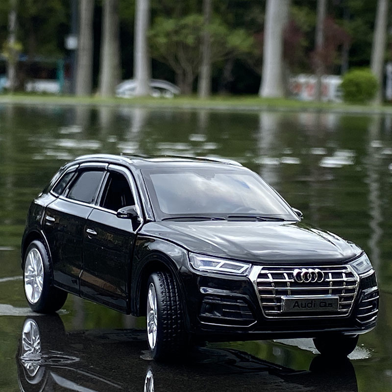 Diecast Model 1 32 AUDI Q5 SUV Alloy Car Model Diecast Toy Vehicles Metal Toy Car Model High Simulation Sound Light Collection Kids Toy Gift 230509