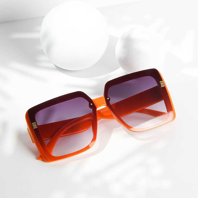 Square large frame rice nail Women's new ins Simple UV resistant sunglasses
Square large frame rice nail Women's new ins Simple UV resistant sunglasses