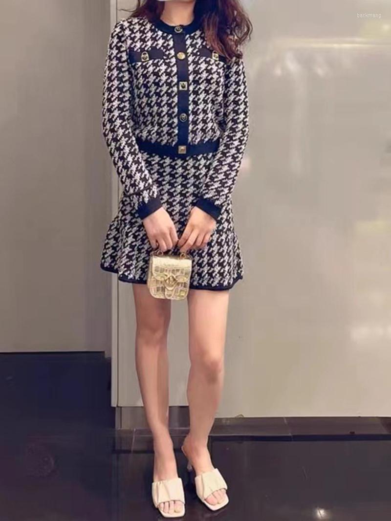 Work Dresses Women' Vintage Jacquard Knit Top Or Skirt Set 2023 Ladies Metal Button Long Sleeve Cardigan Ruffle A-Line Mini Jupe
Work Dresses Women' Vintage Jacquard Knit Top Or Skirt Set 2023 Ladies Metal Button Long Sleeve Cardigan Ruffle A-Line Mini Jupe