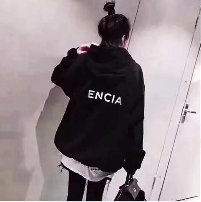 autumn 2023 paris fashion mens hoodie designer highend pure cotton 4 colors mixed match womens sweatshirt large size
autumn 2023 paris fashion mens hoodie designer highend pure cotton 4 colors mixed match womens sweatshirt large size