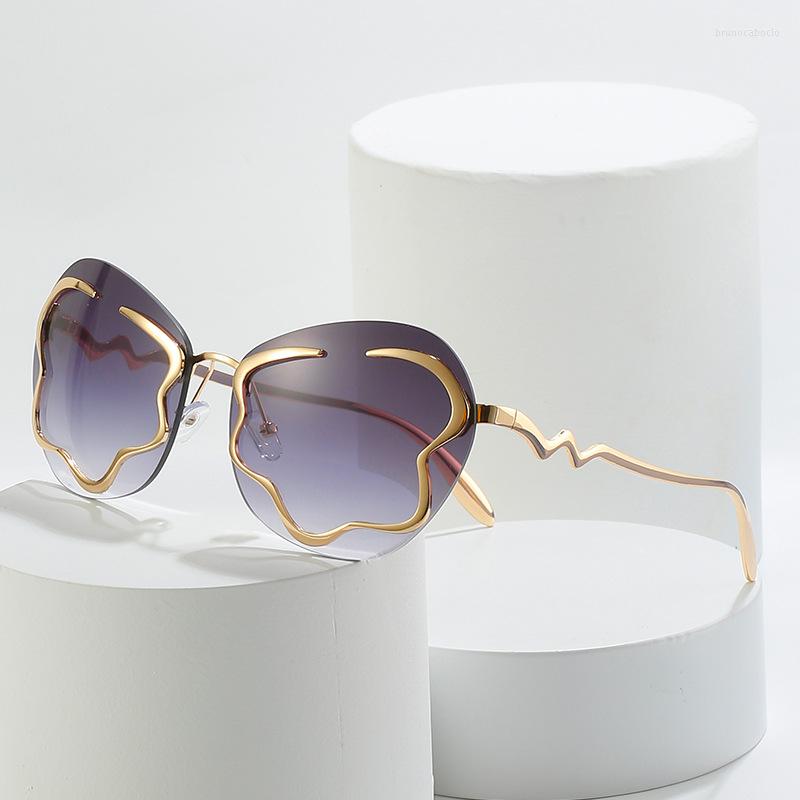Sunglasses 2023 Oversize Fashion Vintage Rimless Women Gradient Lens Sun Glasses Female Eyewear Cloud Shape Gafas De Sol Mujer
Sunglasses 2023 Oversize Fashion Vintage Rimless Women Gradient Lens Sun Glasses Female Eyewear Cloud Shape Gafas De Sol Mujer