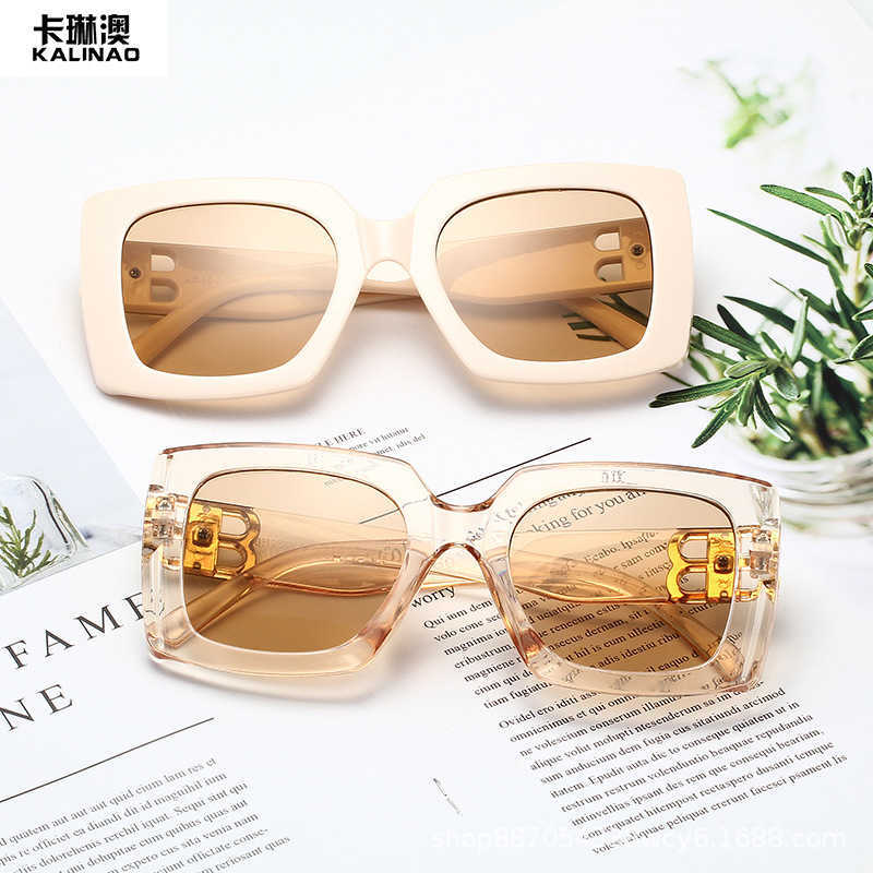 New style family B big frame women's net red street shooting square trend sunglasses
New style family B big frame women's net red street shooting square trend sunglasses