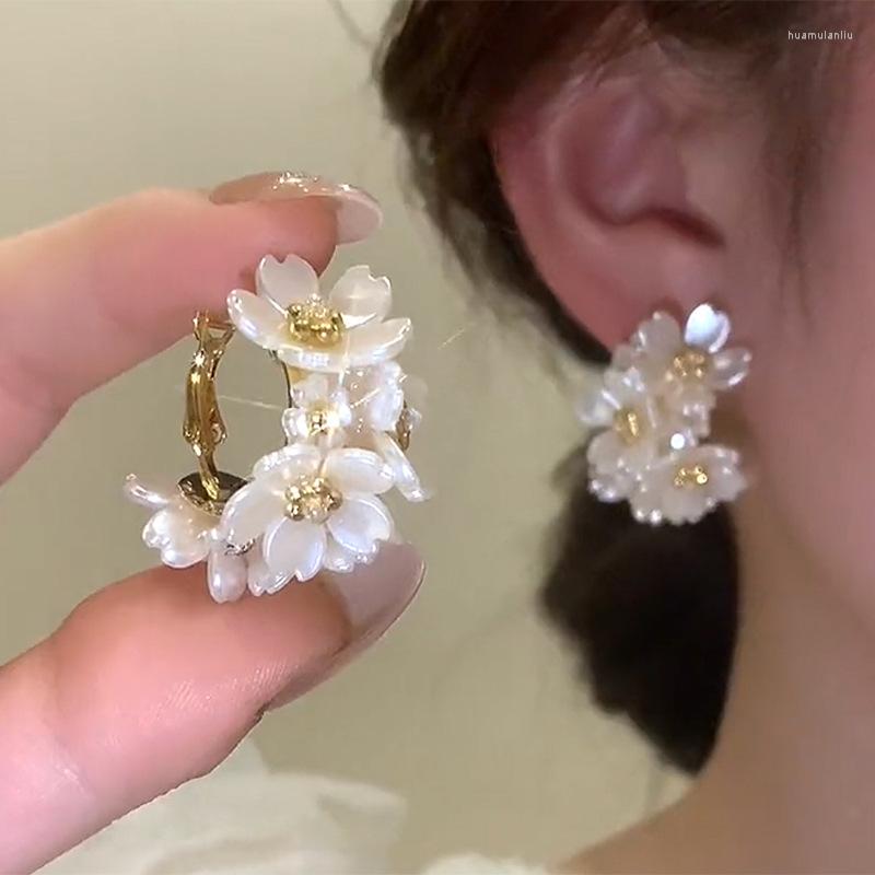 Dangle Earrings YAMEGA Shell Flower For Women Designer Drop Korean Fashion Sweet Bride Hoops Earring Wedding Jewelry Accessories
Dangle Earrings YAMEGA Shell Flower For Women Designer Drop Korean Fashion Sweet Bride Hoops Earring Wedding Jewelry Accessories