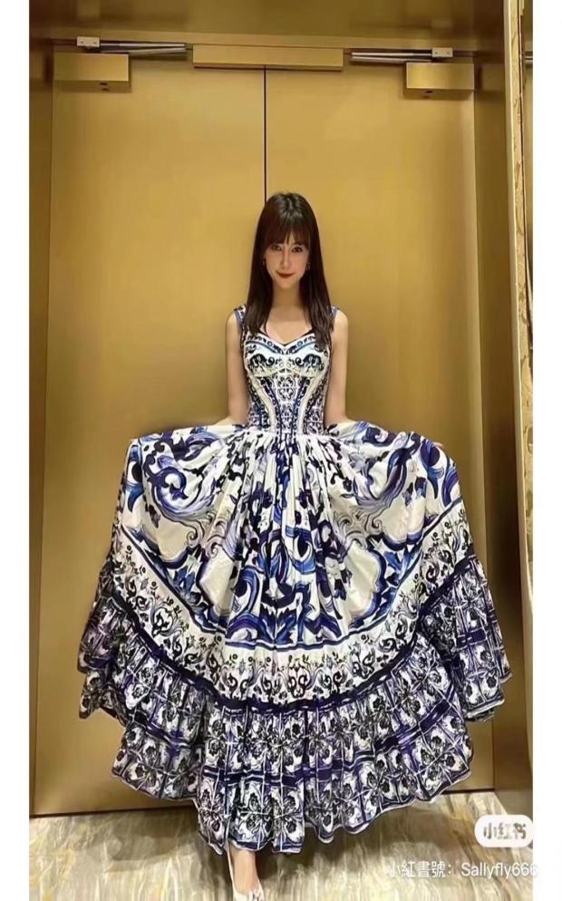 2022 Blue and white porcelain sleeveless dress designed by luxury designer8019971, Multi
2022 Blue and white porcelain sleeveless dress designed by luxury designer8019971, Multi