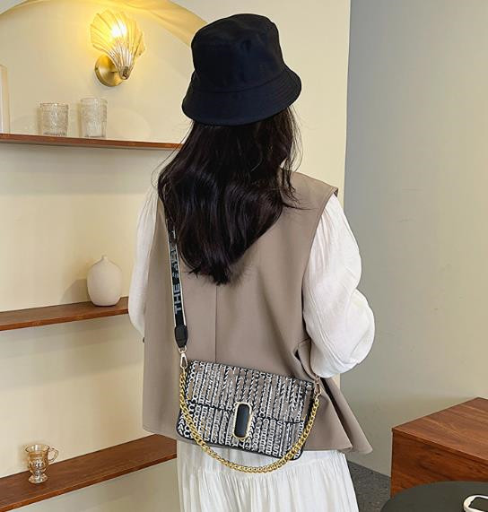 New Trend Chain Small Square Bag Summer Stylish Good Texture Women's Shoulder Bag Japanese and Korean Partysu Messenger Bag, 21*15*4cm
New Trend Chain Small Square Bag Summer Stylish Good Texture Women's Shoulder Bag Japanese and Korean Partysu Messenger Bag, 21*15*4cm