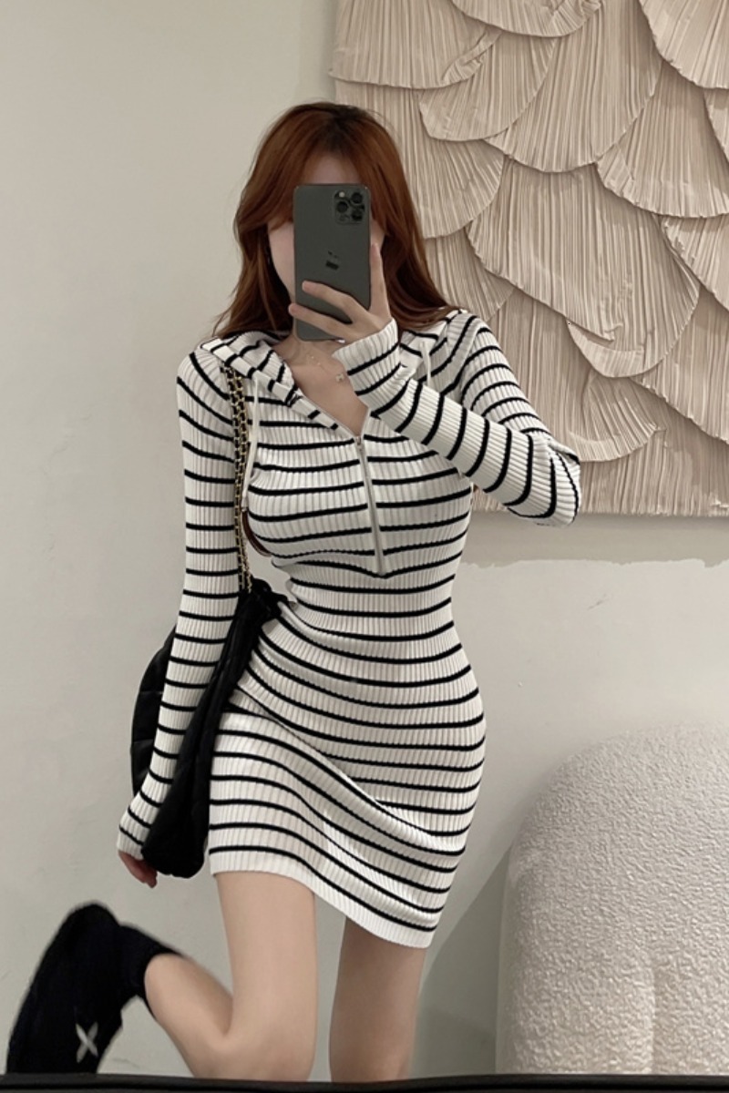 Casual Dresses Sexy Mini Casual Zip Striped Hooded Dress Bodycon Hip Slim Black White Contrast Sweater Dress Vestido 230509
Casual Dresses Sexy Mini Casual Zip Striped Hooded Dress Bodycon Hip Slim Black White Contrast Sweater Dress Vestido 230509