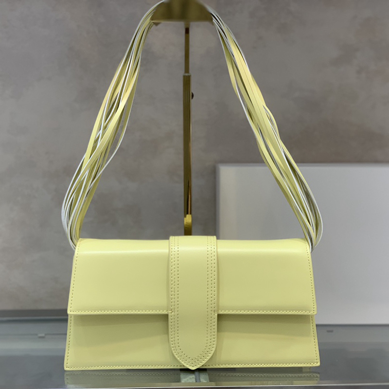 Fashion designer handbag Ladies shoulder bag Strand strap flap bag Leather Le Bambino long Ficiu Tassel shoulder strap Luxury crossbody High quality handbags 2023, #5 size:28x14x6cm
Fashion designer handbag Ladies shoulder bag Strand strap flap bag Leather Le Bambino long Ficiu Tassel shoulder strap Luxury crossbody High quality handbags 2023, #5 size:28x14x6cm