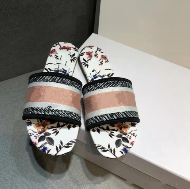 designer slipper for Women sandal CD Green Yellow Black White red casual Outdoor beach Flat bottom sandals Luxury embroidery slides euro size 35-42
designer slipper for Women sandal CD Green Yellow Black White red casual Outdoor beach Flat bottom sandals Luxury embroidery slides euro size 35-42