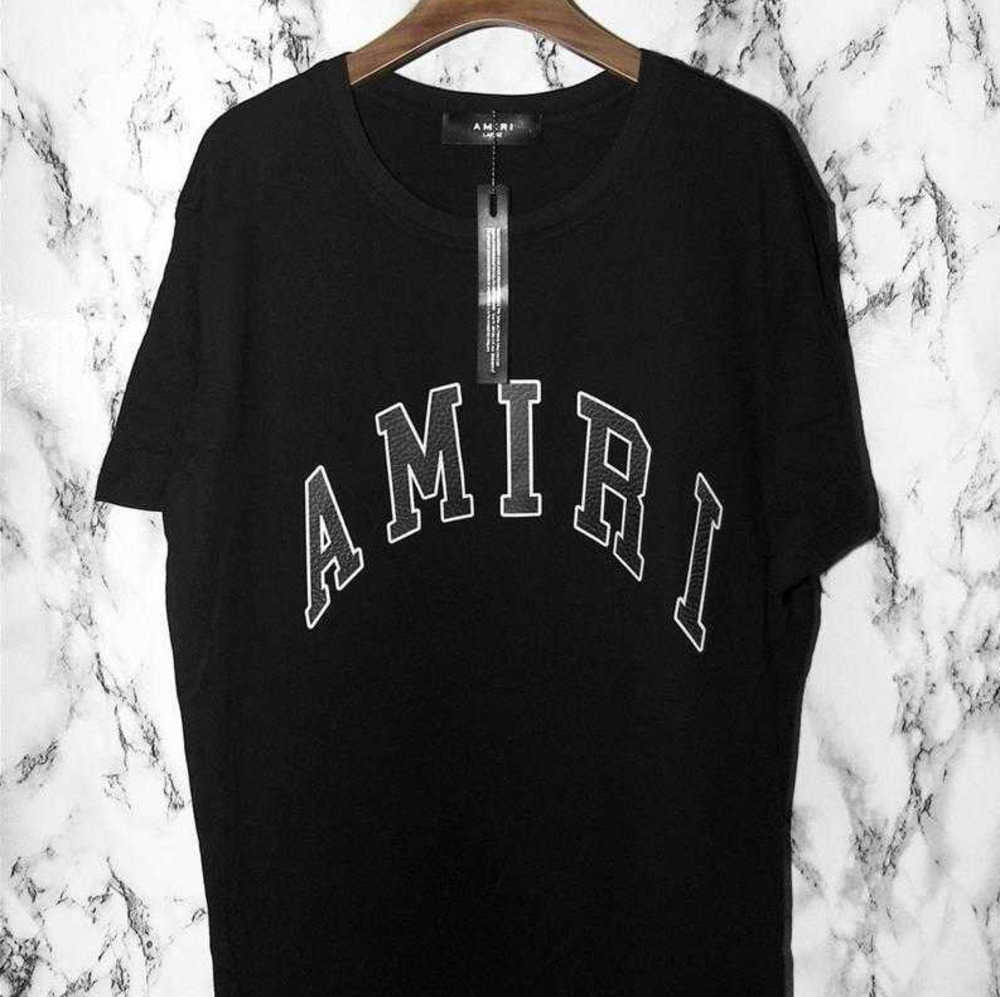 Designer Fashion Clothing Tees Tshirt Amiiri Tortoise Crack Letter Print Men' Women' Fashion T-shirt Round Neck Short Sleeve Luxury Streetwear, Black
Designer Fashion Clothing Tees Tshirt Amiiri Tortoise Crack Letter Print Men' Women' Fashion T-shirt Round Neck Short Sleeve Luxury Streetwear, Black