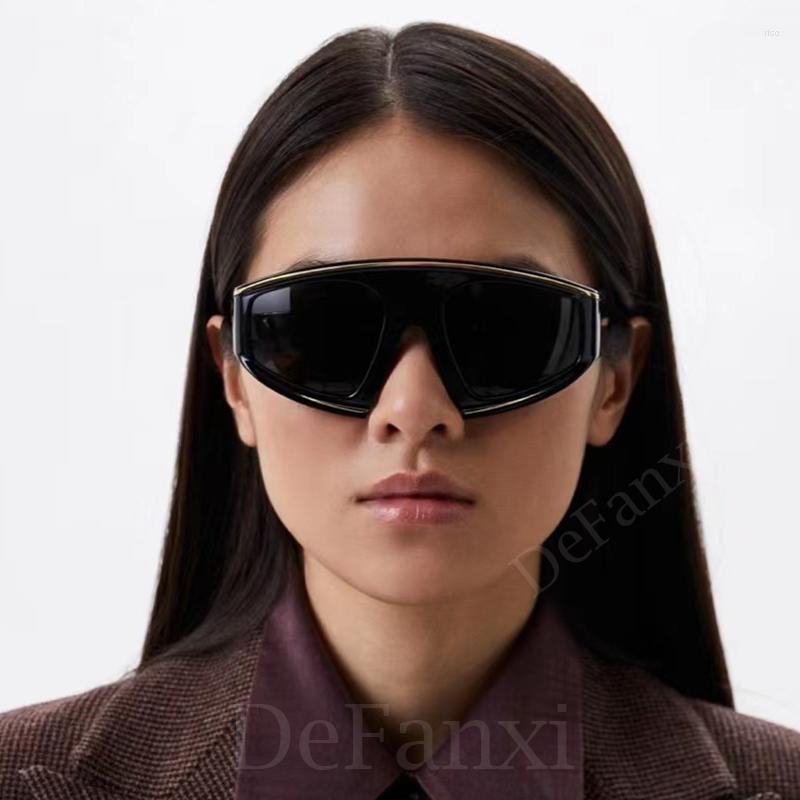 Sunglasses Vintage Oversized Goggles Women Designer Flat Roof Trend Men Ins One Piece Colorful Sun Glasses
Sunglasses Vintage Oversized Goggles Women Designer Flat Roof Trend Men Ins One Piece Colorful Sun Glasses