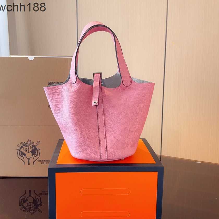 Locks Portable Tote Basket Picotin Bags Bag High Quality Lychee Patterned Bucket Leather Designer 2023 Simple Large Capacity Handbags Pj90, Red
Locks Portable Tote Basket Picotin Bags Bag High Quality Lychee Patterned Bucket Leather Designer 2023 Simple Large Capacity Handbags Pj90, Red