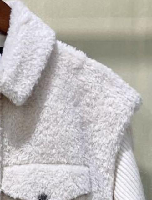 Dress Women Coat 2022 Autumn and Winter New Temperament Sweet Knitted Stitching Plush Onepiece Silhouette Coat, Beige
Dress Women Coat 2022 Autumn and Winter New Temperament Sweet Knitted Stitching Plush Onepiece Silhouette Coat, Beige