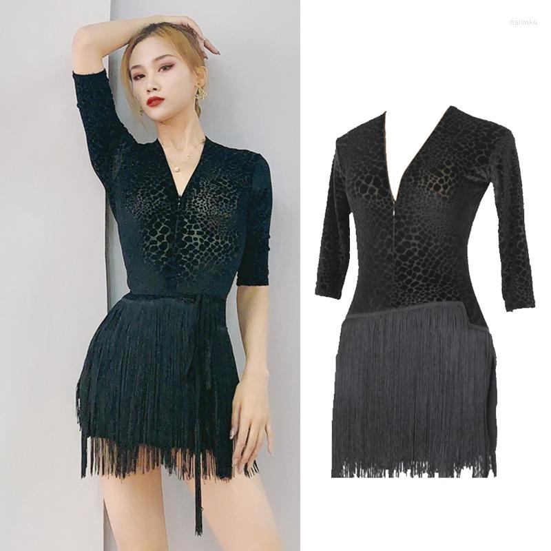 Stage Wear 2023 Latin Dance Dress Women Leopard Velvet Practice Fringed Black V-Neck Samba Rumba Cha Adult Clothes DNV13994
Stage Wear 2023 Latin Dance Dress Women Leopard Velvet Practice Fringed Black V-Neck Samba Rumba Cha Adult Clothes DNV13994