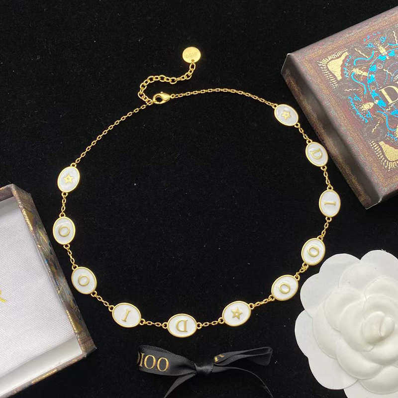 D / di family new CD letter glue dropping Necklace women's fashion versatile net red with Rhinestone long neck chain
D / di family new CD letter glue dropping Necklace women's fashion versatile net red with Rhinestone long neck chain