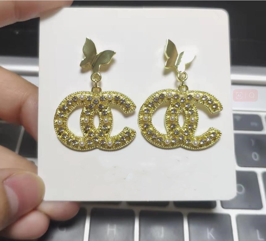 20style Luxury Diamond Brand Pearl Earrings Charm Designer Earring High End Design Accessories Family Gifts Christmas wedding Collocation Various styles
20style Luxury Diamond Brand Pearl Earrings Charm Designer Earring High End Design Accessories Family Gifts Christmas wedding Collocation Various styles