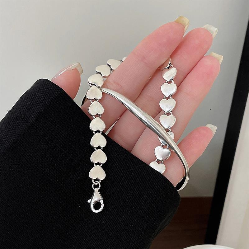 Chain 100% Solid 925 Sterling Silver Hiphop Thick Heart for Women Men Vintage Handmade Hasp Bracelet Birthday Gift SB451 230508
Chain 100% Solid 925 Sterling Silver Hiphop Thick Heart for Women Men Vintage Handmade Hasp Bracelet Birthday Gift SB451 230508