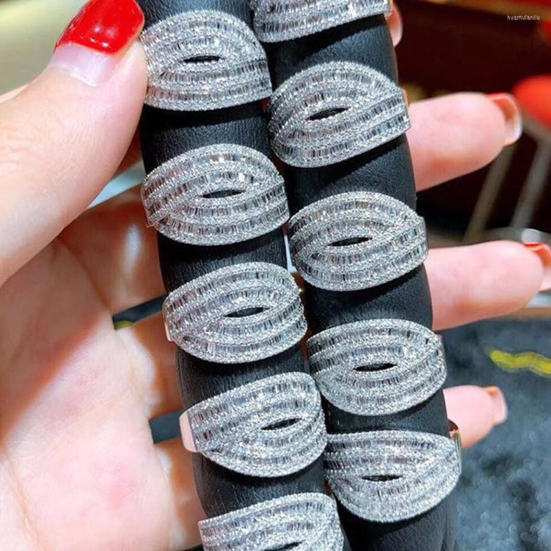 Cluster Rings WPB Premium Women Sparkling T-Diamond Arc Ring Female Luxury Jewelry Brilliant Zircon Design Girl's Holiday Gift Party
Cluster Rings WPB Premium Women Sparkling T-Diamond Arc Ring Female Luxury Jewelry Brilliant Zircon Design Girl's Holiday Gift Party