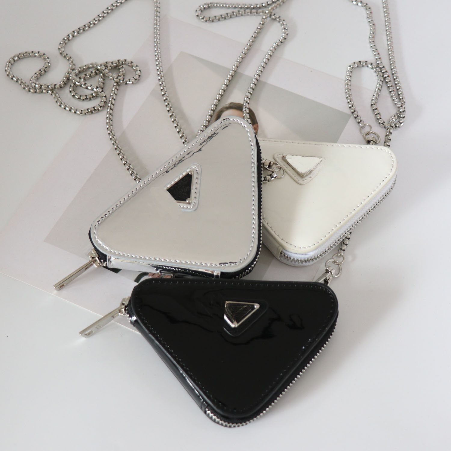 Designer mini Luxury Shoulder Bags Triangle Chain Fashion Chain Bag Silver Mirror Handle Bag Single shoulder retro Crossbody bag, White
Designer mini Luxury Shoulder Bags Triangle Chain Fashion Chain Bag Silver Mirror Handle Bag Single shoulder retro Crossbody bag, White