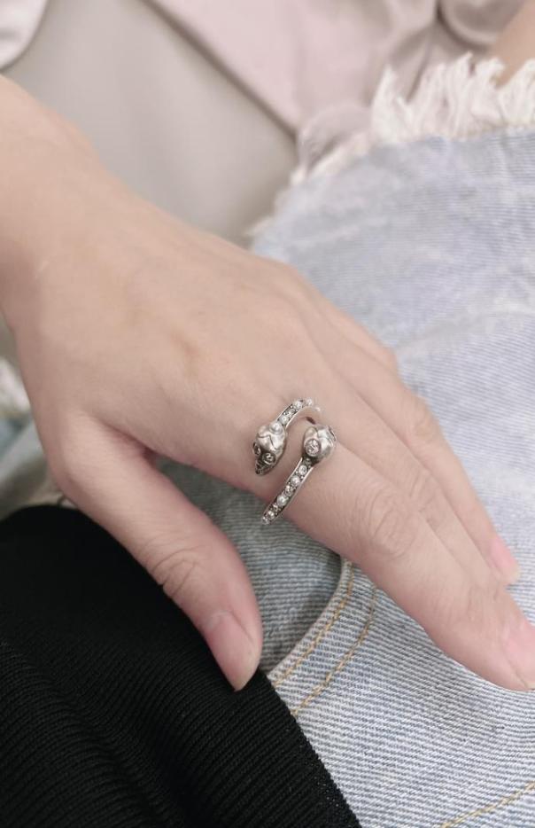 GoldSilver chain With Side Stones rings Skull Skeleton Charm Open Ring For Women Men Party wedding lovers engagement HAME1 067 9472079
GoldSilver chain With Side Stones rings Skull Skeleton Charm Open Ring For Women Men Party wedding lovers engagement HAME1 067 9472079