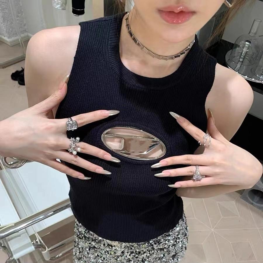 2023 designer Cropped top knit Tank designer diesels T-shirt out Tee womens knits women tops sexy sleeveless yoga summer tees vests, Black
2023 designer Cropped top knit Tank designer diesels T-shirt out Tee womens knits women tops sexy sleeveless yoga summer tees vests, Black
