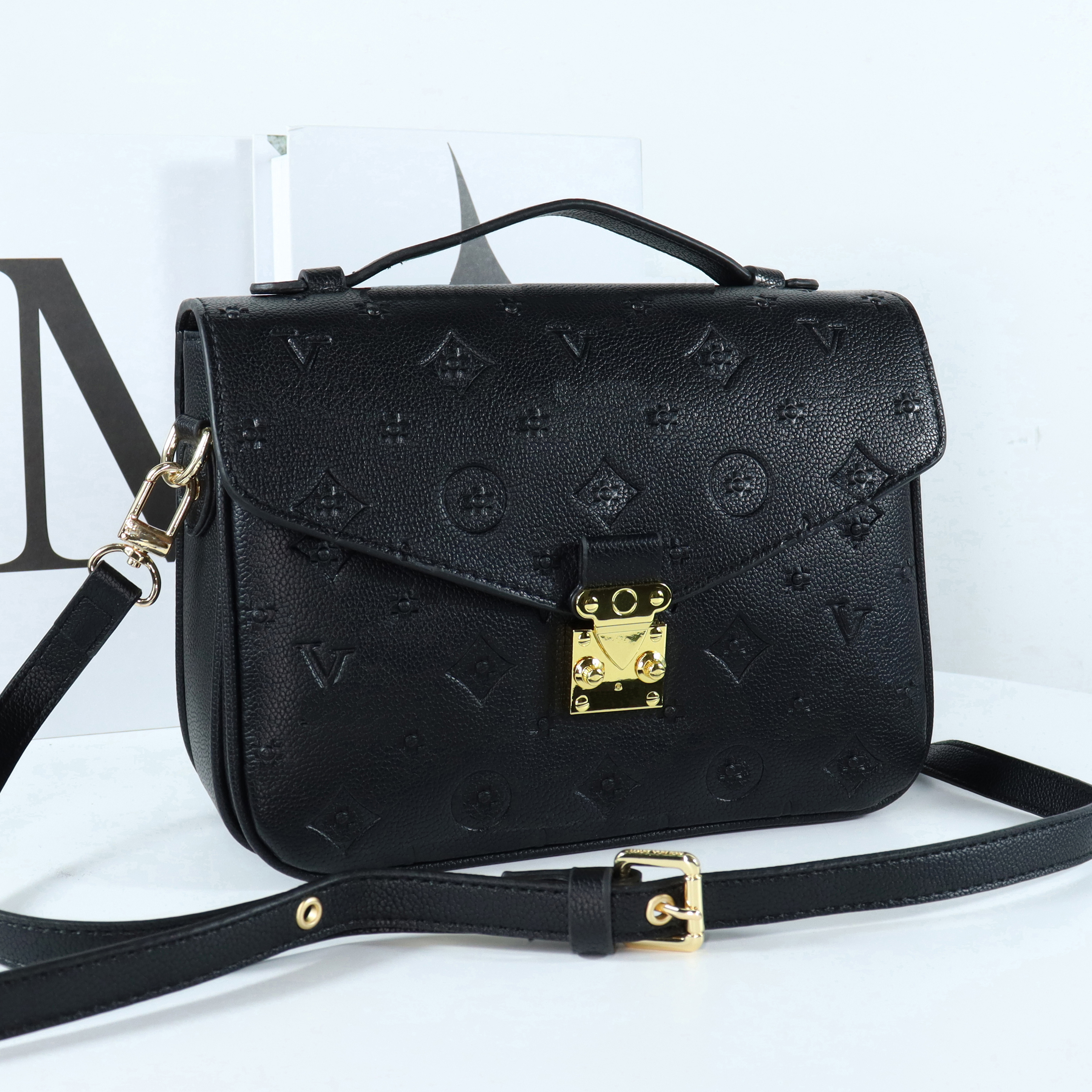 Luxury Designers Embossing flower bag Women Handbag Messenger Genuine Leather METIS Elegant Womens Shoulder Crossbody Bags 02, #6
Luxury Designers Embossing flower bag Women Handbag Messenger Genuine Leather METIS Elegant Womens Shoulder Crossbody Bags 02, #6
