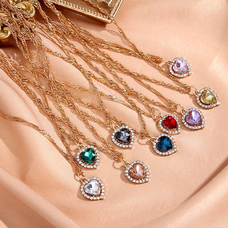 Chains Trendy Shiny Heart Crystal Pendant Necklace For Women Gold Silver Color Twist Chain Exquisite Elegant Jewelry
Chains Trendy Shiny Heart Crystal Pendant Necklace For Women Gold Silver Color Twist Chain Exquisite Elegant Jewelry