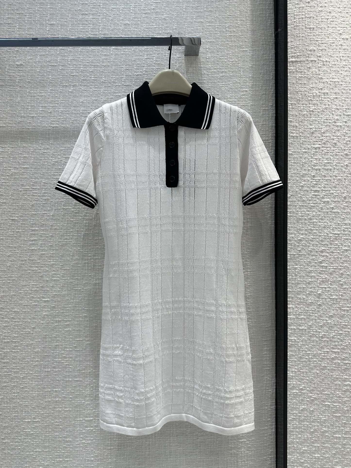 Milan Runway dresses 2023 New Summer Lapel Neck Short Sleeve Designer Sundress Brand Same Style Dress 0510-4, Pink
Milan Runway dresses 2023 New Summer Lapel Neck Short Sleeve Designer Sundress Brand Same Style Dress 0510-4, Pink