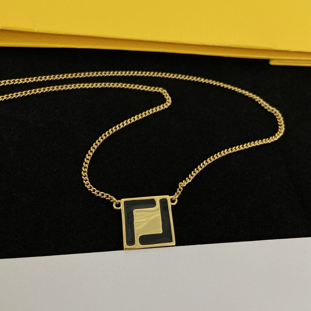Elegant and atmospheric necklace Luxury brand statement Necklace Women's party Wedding Valentine's birthday gift
Elegant and atmospheric necklace Luxury brand statement Necklace Women's party Wedding Valentine's birthday gift