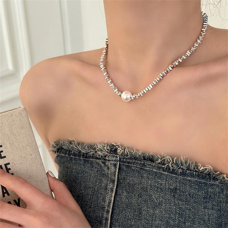 Choker AOMU Fashion Hip Hop Metal Pearl Irregular Beaded Chain Necklace For Women Clavicle Trendy Statement Jewelry
Choker AOMU Fashion Hip Hop Metal Pearl Irregular Beaded Chain Necklace For Women Clavicle Trendy Statement Jewelry