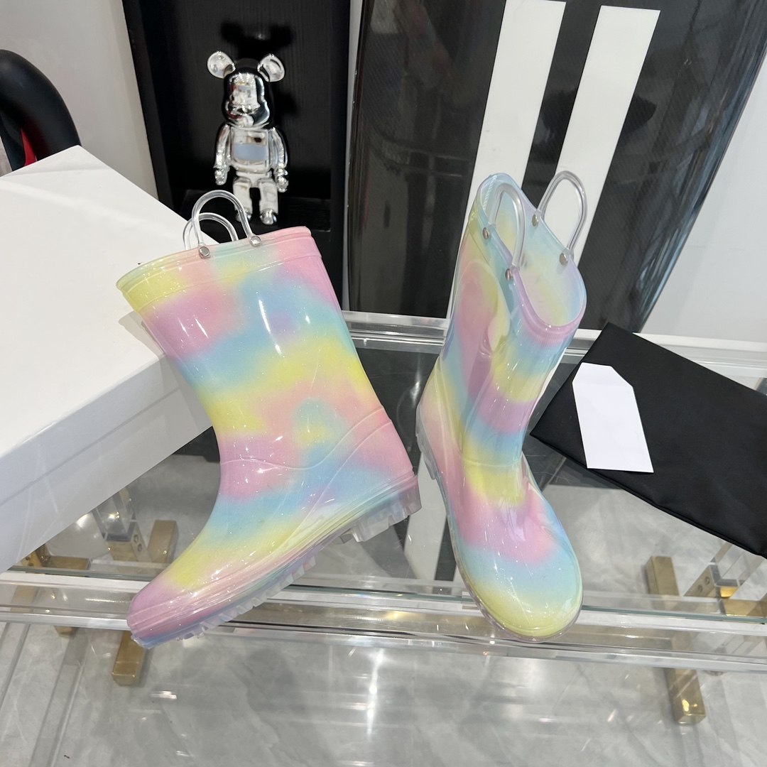 2023 Designer women's rainboots luxury CE's Waterproof boots fashion design for women vantage shoes summer Mixed Colors women rain boot shoe size35-40, Blue
2023 Designer women's rainboots luxury CE's Waterproof boots fashion design for women vantage shoes summer Mixed Colors women rain boot shoe size35-40, Blue