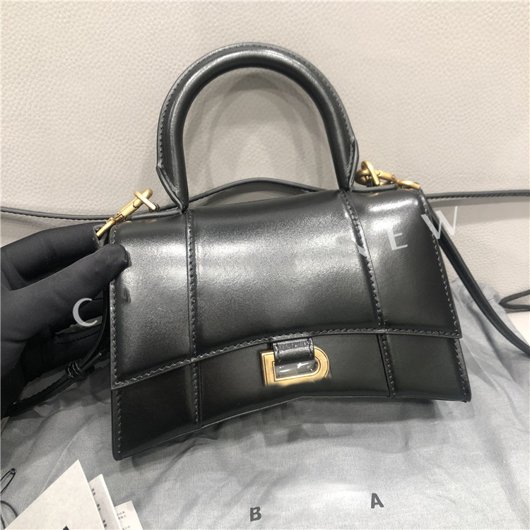 luxury Genuine leather hourglassTotes crossbody Evening Bags crocodile pattern Luxurys Designer Women's men wallet fashion Metal B Hasp flap travel strap make up, Sky blue-sky blue l0g0
luxury Genuine leather hourglassTotes crossbody Evening Bags crocodile pattern Luxurys Designer Women's men wallet fashion Metal B Hasp flap travel strap make up, Sky blue-sky blue l0g0