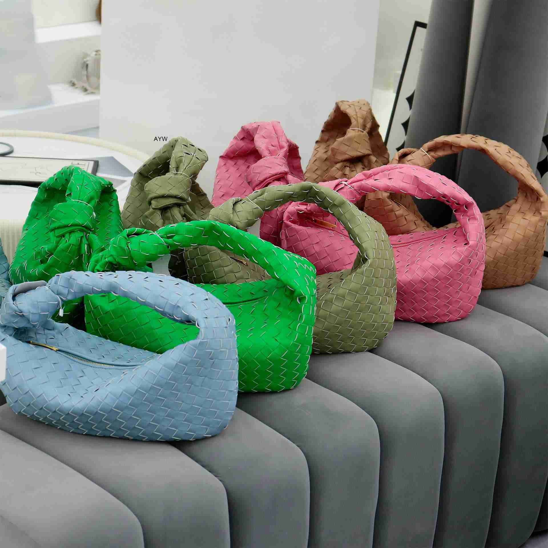 Bottegas Bags Venetas 2023 New Large Woven Bag Net Red Tie Croissant Personalized One Shoulder Portable Cloud Bag Ayw, Barbie powder
Bottegas Bags Venetas 2023 New Large Woven Bag Net Red Tie Croissant Personalized One Shoulder Portable Cloud Bag Ayw, Barbie powder
