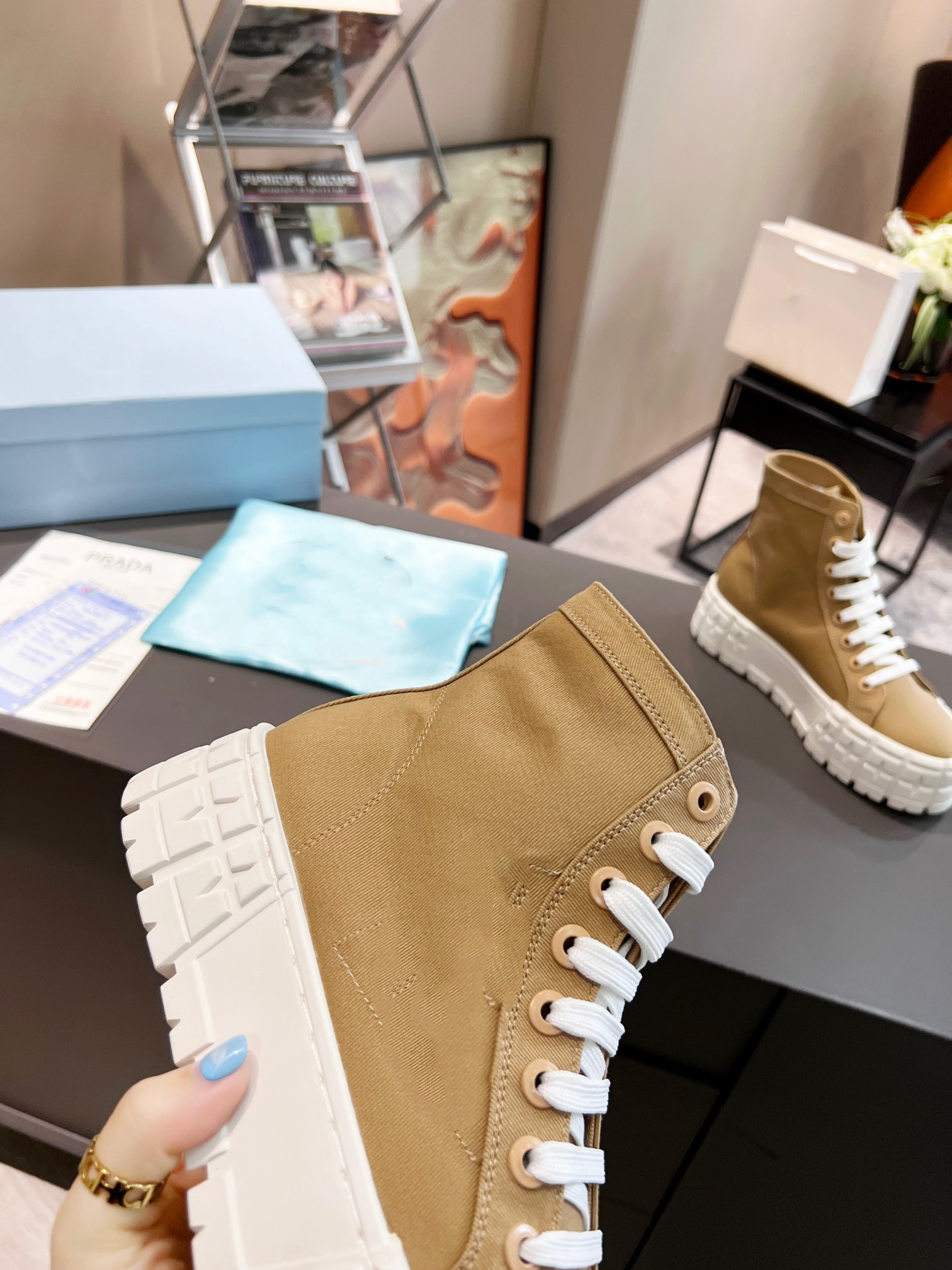 New Hot High quality shoes men's basketball shoes leather womens travel white shoes fashionable 0502, 05
New Hot High quality shoes men's basketball shoes leather womens travel white shoes fashionable 0502, 05