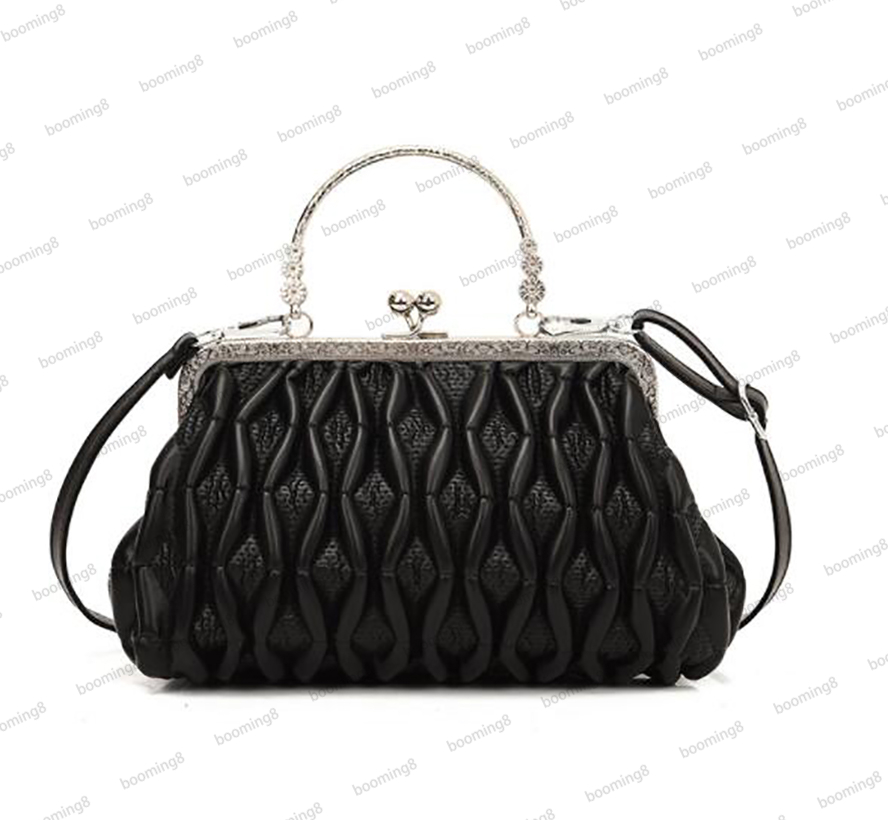 Designer bag, new trendy women's bag, retro pleated shoulder bag, personalized clip on crossbody bag, handbag, Red
Designer bag, new trendy women's bag, retro pleated shoulder bag, personalized clip on crossbody bag, handbag, Red