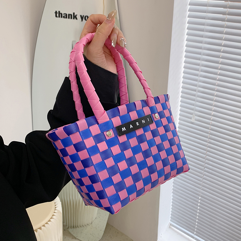 Bag Luggage Making Materials Tas tangan kecil PVC wanita tas pantai warna warni kepang Fashion keranjang makanan Musim Panas 2023 dengan tali serut 230509
Bag Luggage Making Materials Tas tangan kecil PVC wanita tas pantai warna warni kepang Fashion keranjang makanan Musim Panas 2023 dengan tali serut 230509