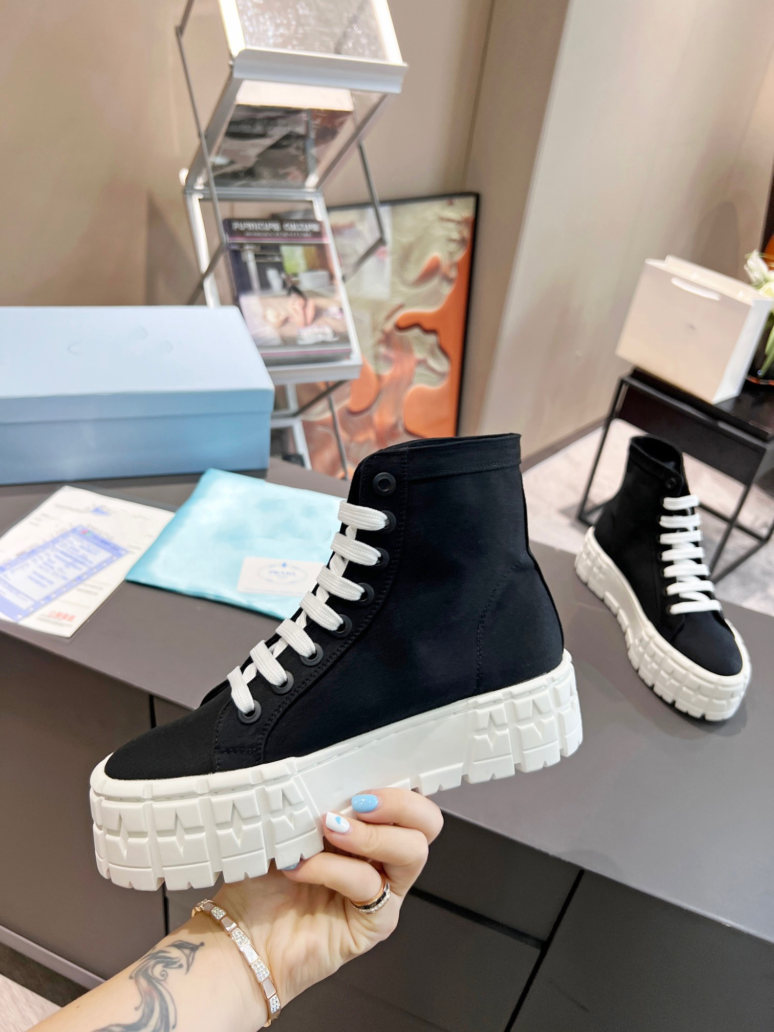 New top Luxurys High quality shoes men's basketball shoes leather womens travel white shoes fashionable couple sports shoes platform 0502, 02
New top Luxurys High quality shoes men's basketball shoes leather womens travel white shoes fashionable couple sports shoes platform 0502, 02