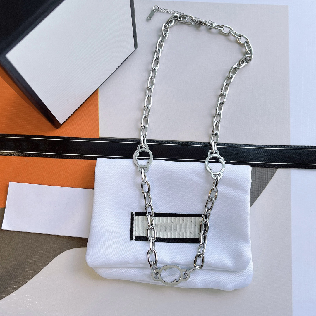Luxury Designer Pendant Necklaces for Women Choker Pendants Designers 15 Style Stainless Steel Alloy 18K Gold Plated Silver Plated Letter For Women Wedding Jewelry
Luxury Designer Pendant Necklaces for Women Choker Pendants Designers 15 Style Stainless Steel Alloy 18K Gold Plated Silver Plated Letter For Women Wedding Jewelry