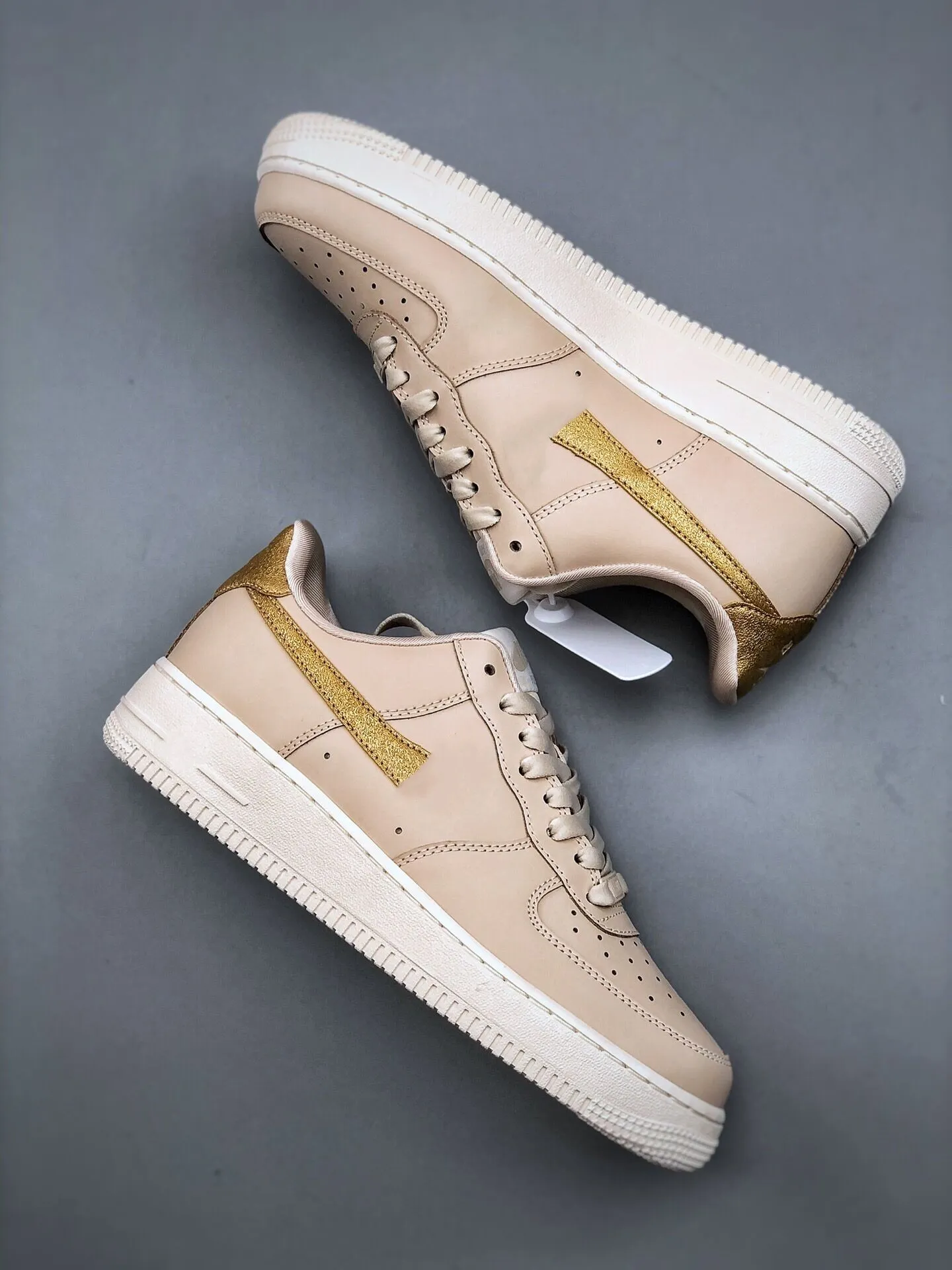 2023 Beige Leather And Gold Logos Running Shoes 1 Low 07 Sanddrift Metallic Gold Authentic Outdoor-Indoor 2023 Athletic Sports Sneakers, Beige and gold
2023 Beige Leather And Gold Logos Running Shoes 1 Low 07 Sanddrift Metallic Gold Authentic Outdoor-Indoor 2023 Athletic Sports Sneakers, Beige and gold