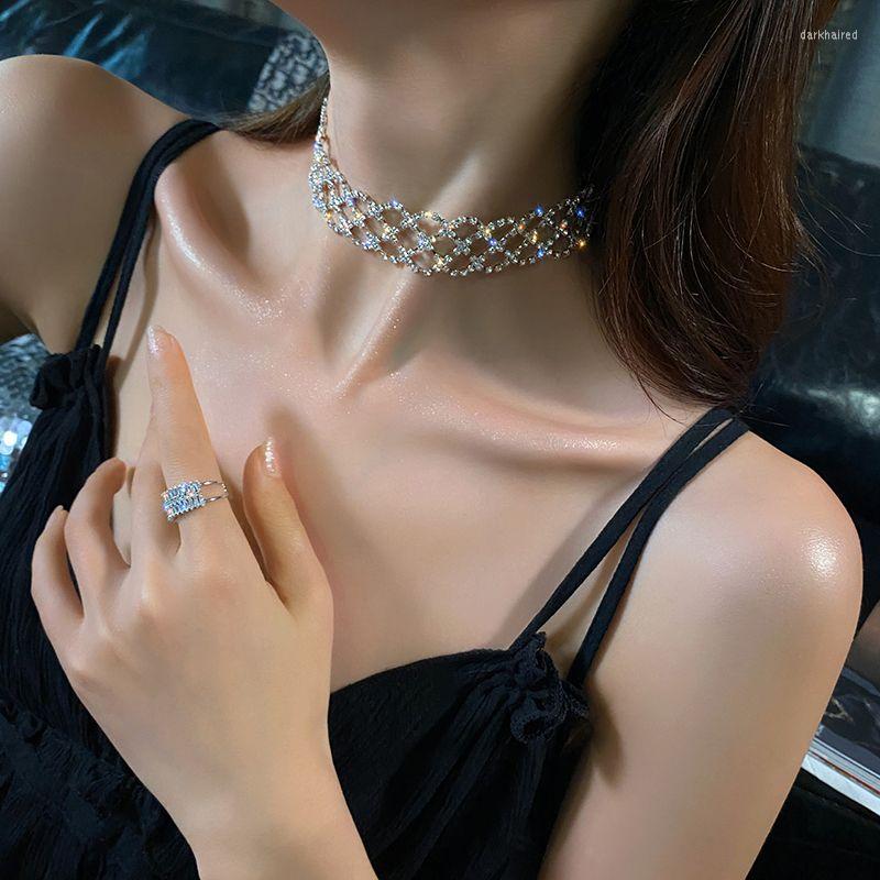 Chains Sexy Super Flash Rhinestone Neckchain Chocker Jewelry Gift Femme Cold Fashion Women's Chain
Chains Sexy Super Flash Rhinestone Neckchain Chocker Jewelry Gift Femme Cold Fashion Women's Chain