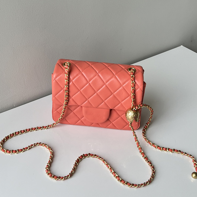 Designer Classic Mini Pearl Gold Ball Bags Sqaure Quilted Purse Metal Hardware Matelasse Chain Adjustable Shoulder Strap Handbags For Womens Summer 17CM, Box
Designer Classic Mini Pearl Gold Ball Bags Sqaure Quilted Purse Metal Hardware Matelasse Chain Adjustable Shoulder Strap Handbags For Womens Summer 17CM, Box