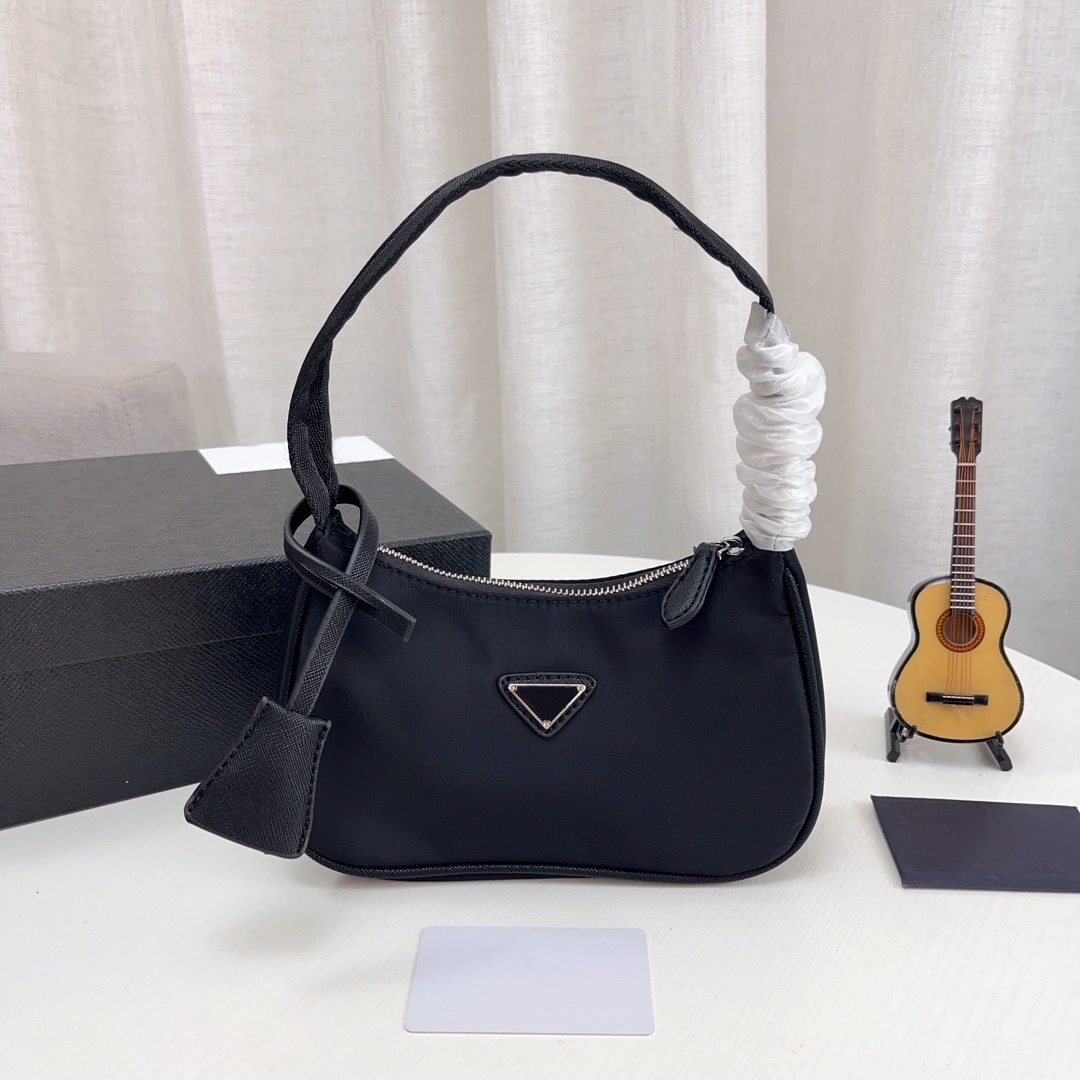 5A Top quality Underarm Clutch bag Nylon leather Shoulder bags Women Crossbody messenger Handbag Evening Totes purse Hobo Clutch Bags wholesale, Pink
5A Top quality Underarm Clutch bag Nylon leather Shoulder bags Women Crossbody messenger Handbag Evening Totes purse Hobo Clutch Bags wholesale, Pink