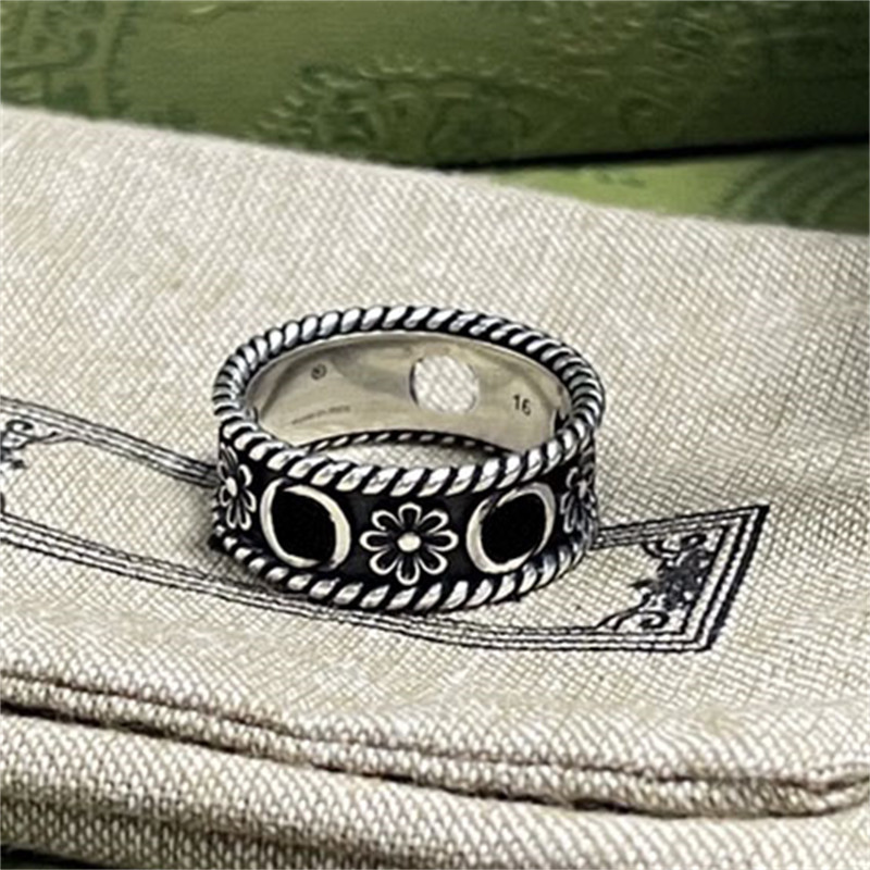 Couple 925 Sliver Mens Rings Hip Hop Designer Woman Retro Enamel Ring Man Lover Lettering Anelli Range Band Rings g Jewelry
Couple 925 Sliver Mens Rings Hip Hop Designer Woman Retro Enamel Ring Man Lover Lettering Anelli Range Band Rings g Jewelry