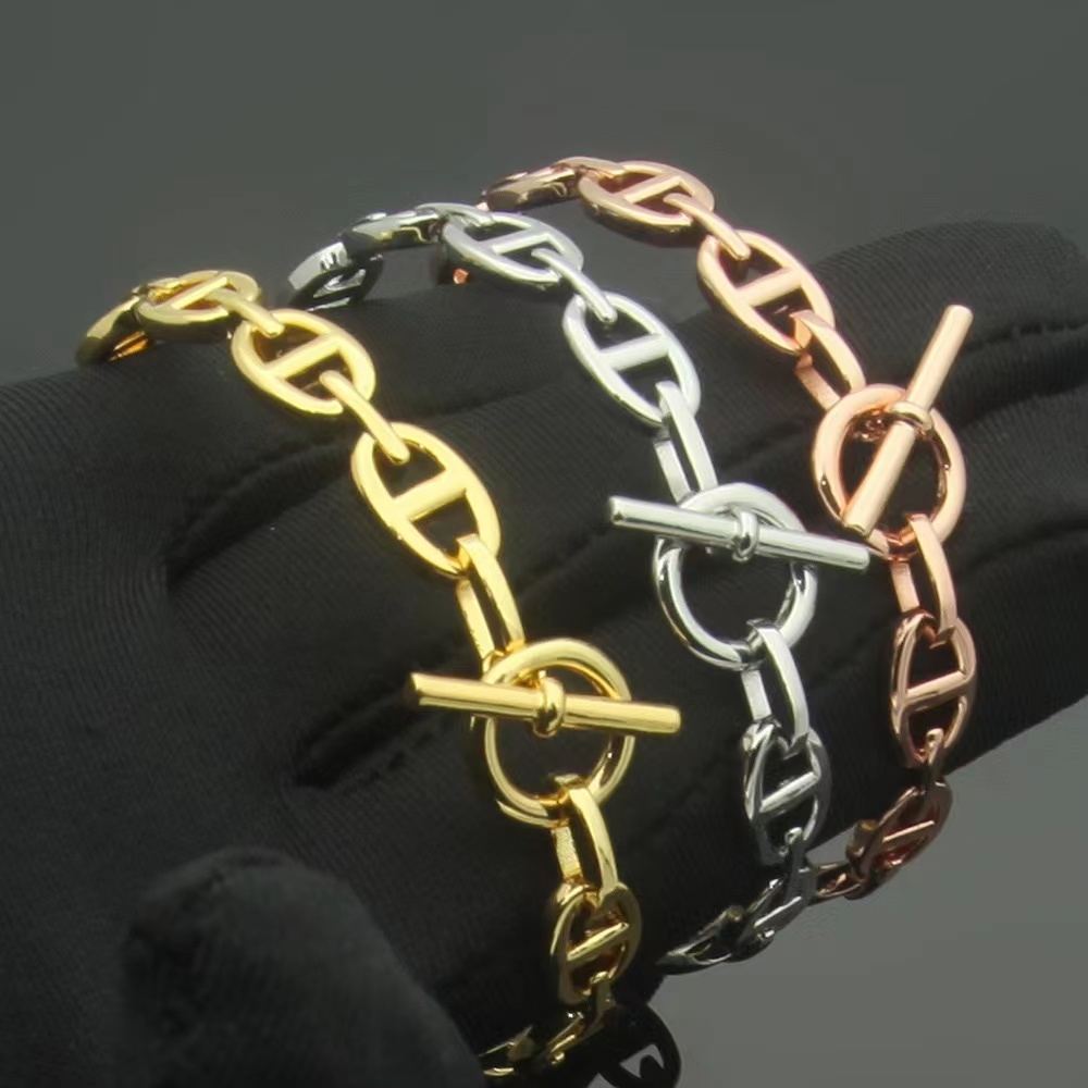 Brand Luxury OT Designer Bracelet for Women Fashion New H Pig Nose Bangle Bracelet High Quality Titanium Steel 18k Gold Bracelet
Brand Luxury OT Designer Bracelet for Women Fashion New H Pig Nose Bangle Bracelet High Quality Titanium Steel 18k Gold Bracelet