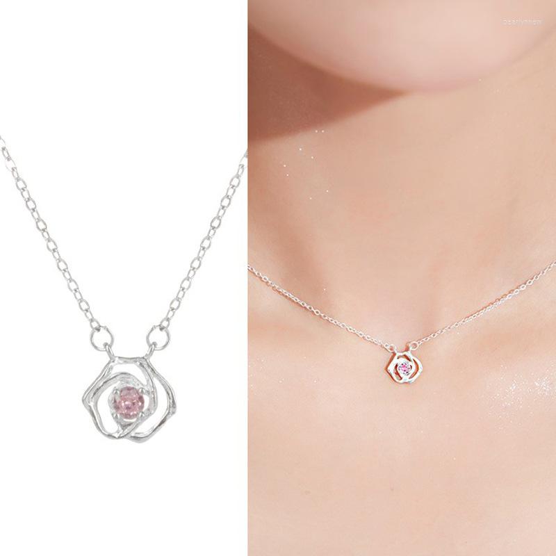 Chains Fashion Vintage Flower Pink Rose Necklace Clavicle Chain For Women Aesthetic Designer Style Jewelry
Chains Fashion Vintage Flower Pink Rose Necklace Clavicle Chain For Women Aesthetic Designer Style Jewelry