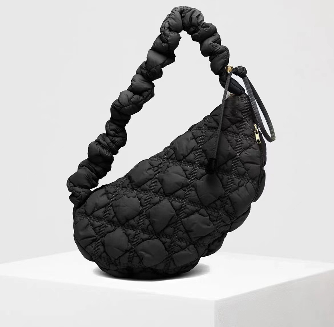 Carlyn Cloud Bag Fold Shoulder Bags Luxury Large Dumpling Soft Leather Handbags Designer Women Crossbody Tote Fashion Shopping Purse Satchels Mini Bag 2 Size, Beige-large
Carlyn Cloud Bag Fold Shoulder Bags Luxury Large Dumpling Soft Leather Handbags Designer Women Crossbody Tote Fashion Shopping Purse Satchels Mini Bag 2 Size, Beige-large