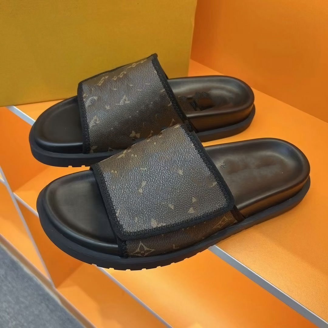 MIAMI flip-flops Pool Pillow Designer Slippers waterfront miami MULE Sandals Calfskin Slides bom dia Flat Mules sliders Comfort Summer Beach Slipper 02
MIAMI flip-flops Pool Pillow Designer Slippers waterfront miami MULE Sandals Calfskin Slides bom dia Flat Mules sliders Comfort Summer Beach Slipper 02