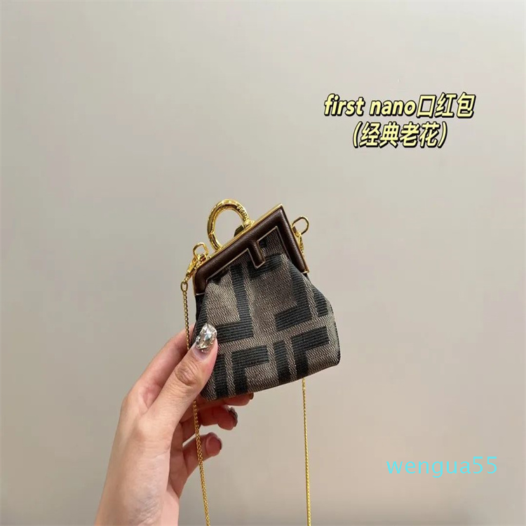First Midi Bag Soft Leather Luxury Shoulder Bags First Nano Zero Wallet Extra Large Metal F Clasp Clutch Crossbody Handbag Black Brown Designer Women's Mouth Red Bag
First Midi Bag Soft Leather Luxury Shoulder Bags First Nano Zero Wallet Extra Large Metal F Clasp Clutch Crossbody Handbag Black Brown Designer Women's Mouth Red Bag
