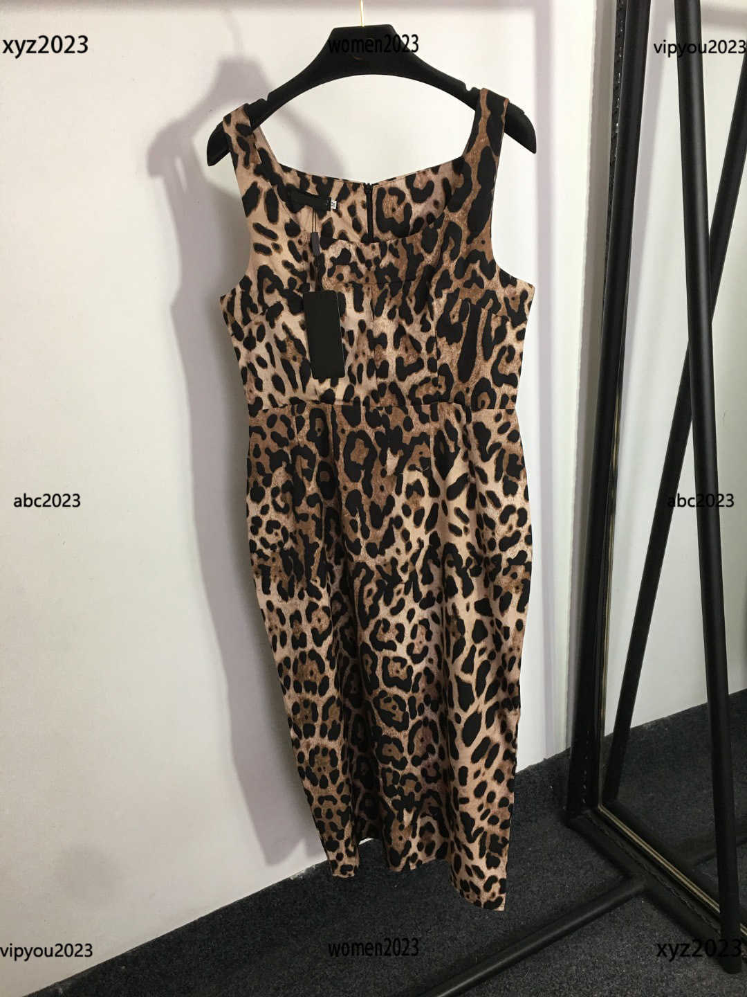 woman designer dress high quality Leopard Print dress Size -L Hip Wrap Waist Strap Tank Top skirt New product May06, #1
woman designer dress high quality Leopard Print dress Size -L Hip Wrap Waist Strap Tank Top skirt New product May06, #1