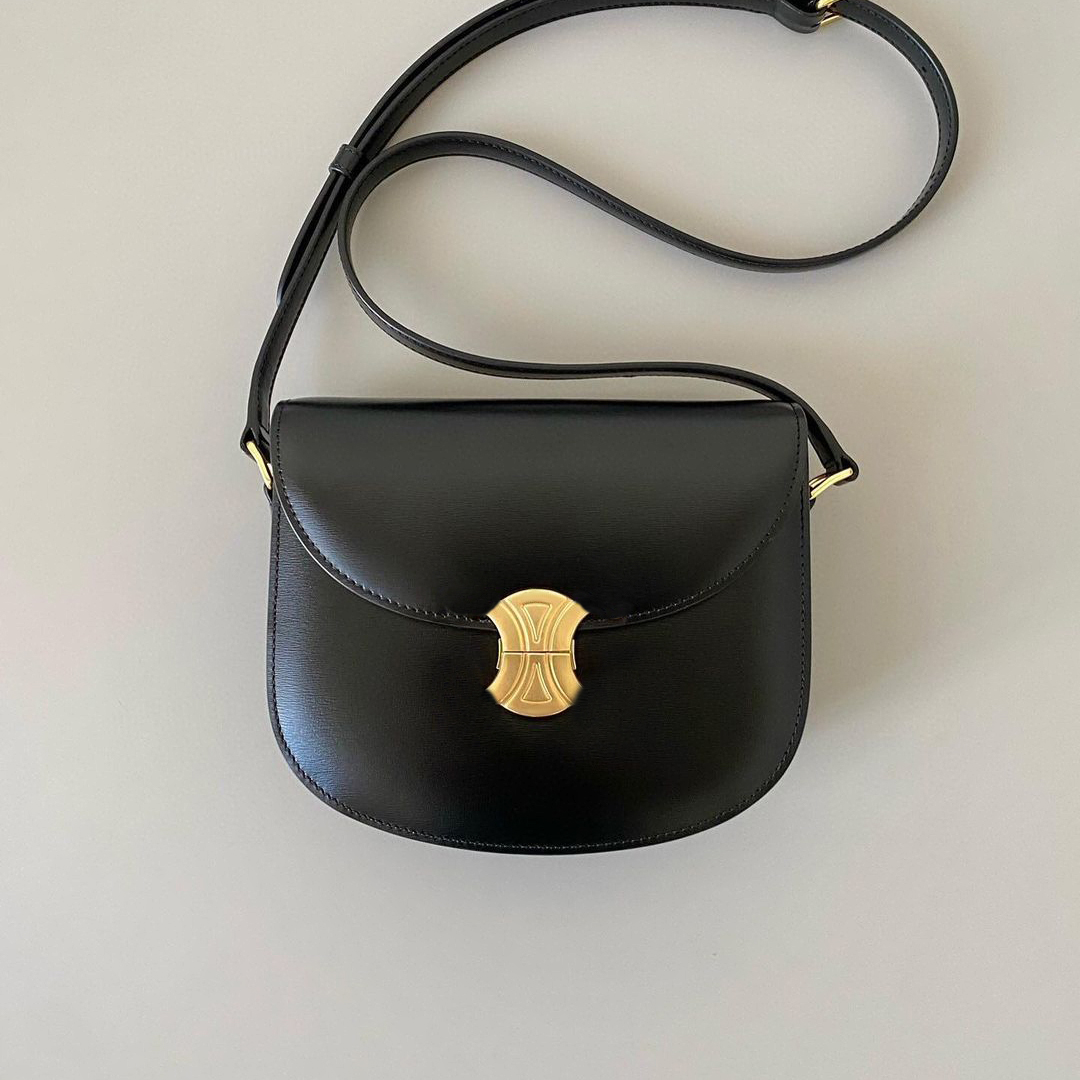 7a quality designer KAIA saddle CrossBody bag Women man Leather yslity shoulder bags metal letter logo travel bag fashion tote chains handbag clutch Messenger bags, Black
7a quality designer KAIA saddle CrossBody bag Women man Leather yslity shoulder bags metal letter logo travel bag fashion tote chains handbag clutch Messenger bags, Black